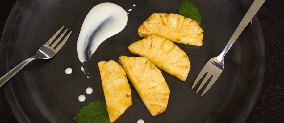 Piña a la plancha con miel y mousse de chocolate blanco y lima — Marmicoc